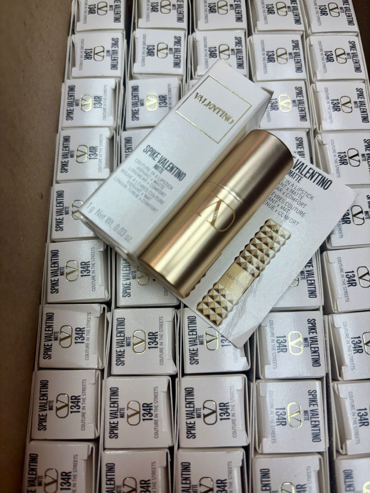 現貨❤️VALENTINO SPIKE VALENTINO 高訂持色霧感唇膏 - 134R (1g)