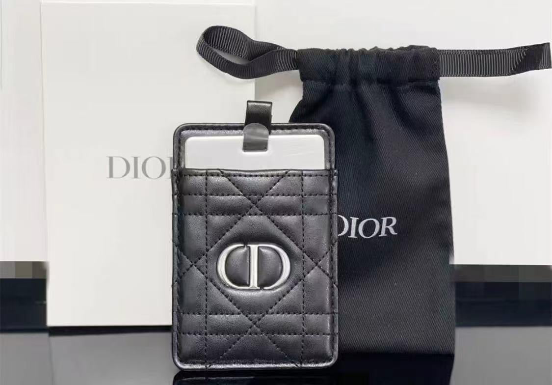 現貨❤️Dior 小羊皮卡片套連鏡( 附塵袋禮盒) (專櫃)
100%保證正貨