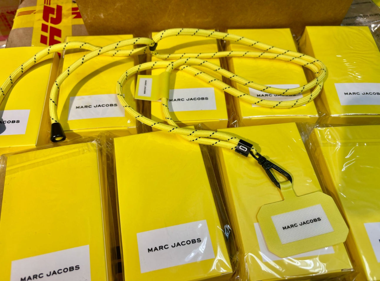 現貨❤️Marc Jacobs 黃色電話掛繩(專櫃貨)