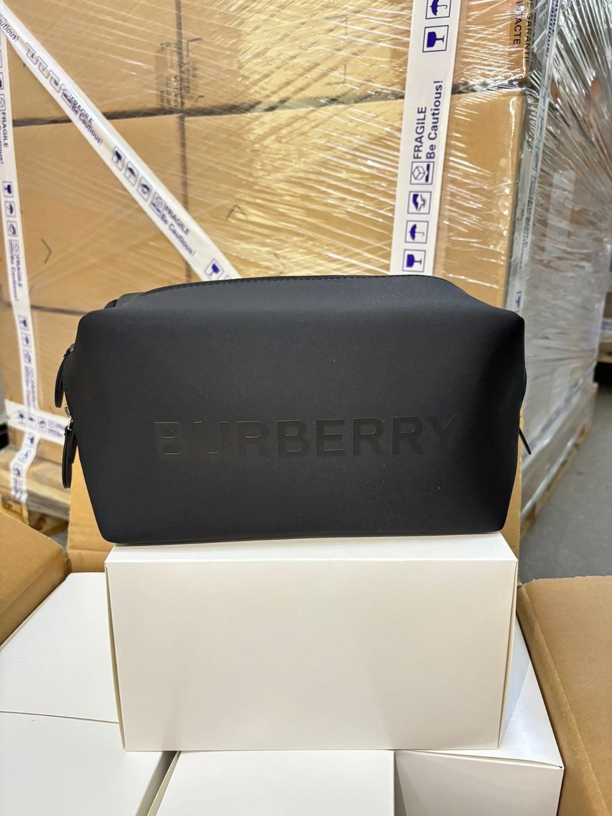 現貨❤️Burberry 黑色化妆包(專櫃貨)