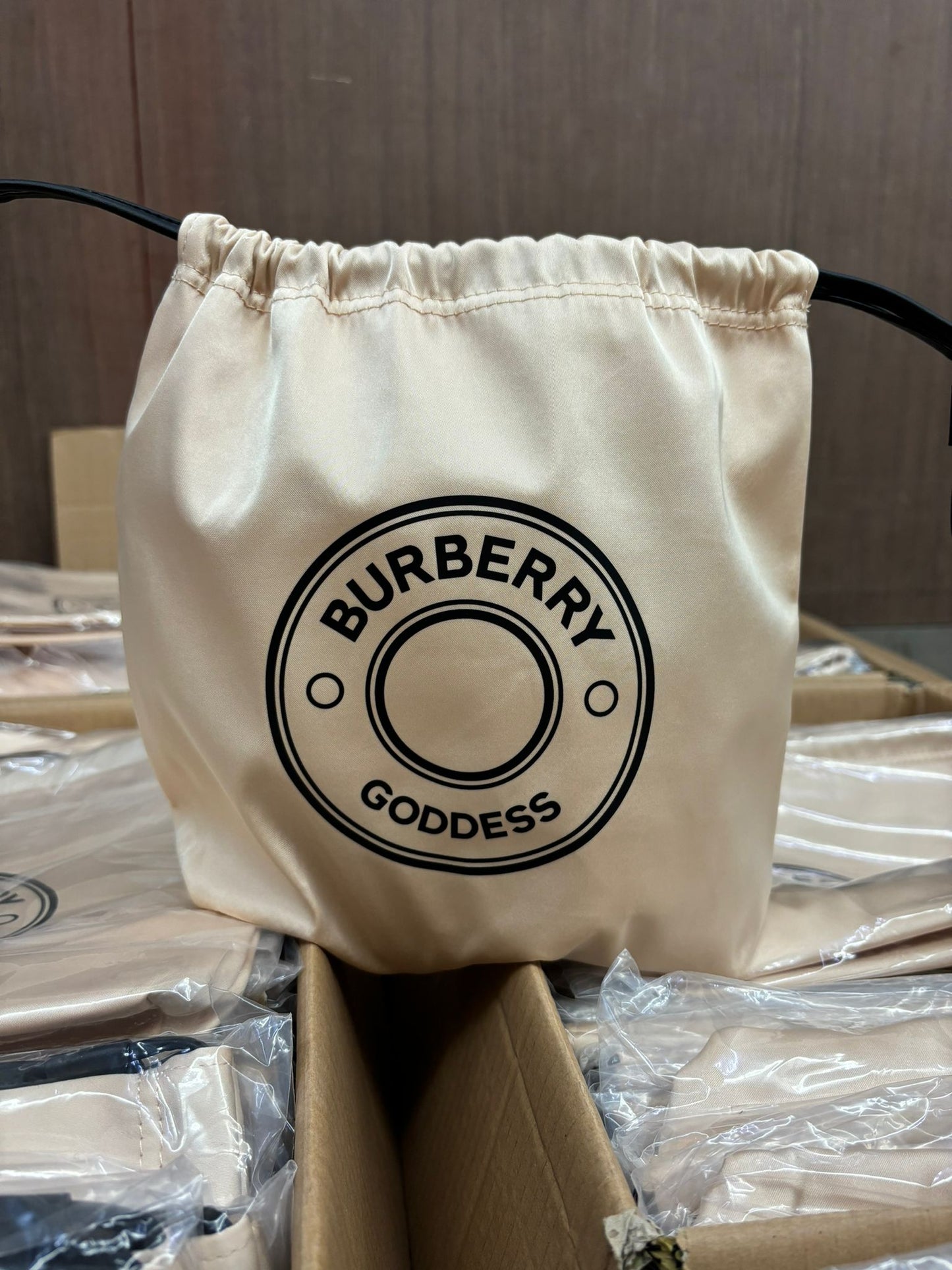 現貨❤️Burberry Goddess色丁袋 (免稅)
100%正貨