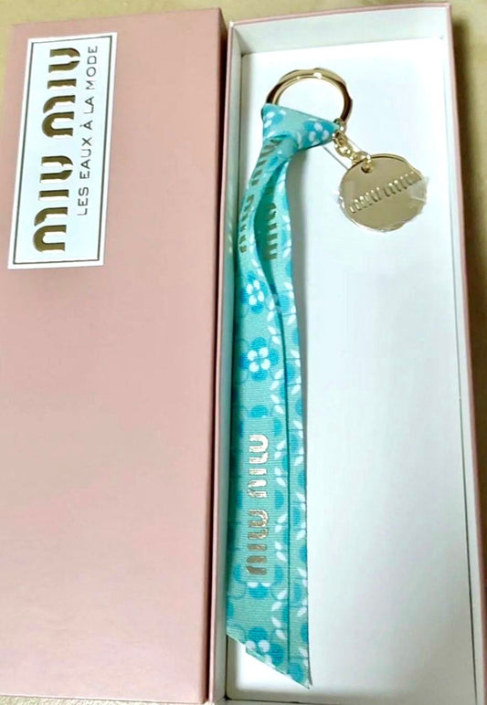 極罕有😍限量現貨❗️售完即止🥰
MiuMiu湖水藍 鎖匙扣 (有盒)(專櫃)😍😍😍